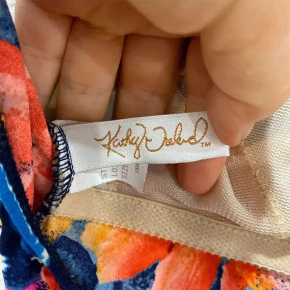 Women's Floral Plunge Neckline High-Leg One-Piece Swimsuit Beach Pool 🌞☀️ - Picture 3 of 4